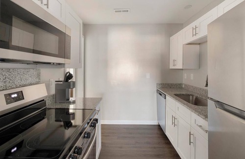 Hendersonville Apartment | Landing | Chic 2BD, Pool, Gym