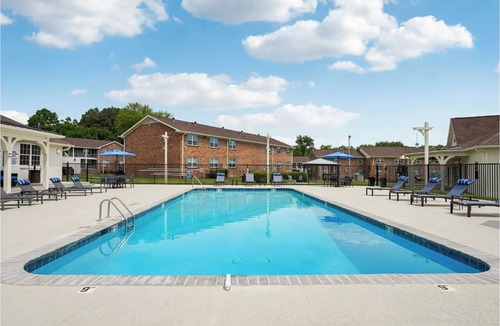 Hendersonville Apartment | Landing | Chic 2BD, Pool, Gym