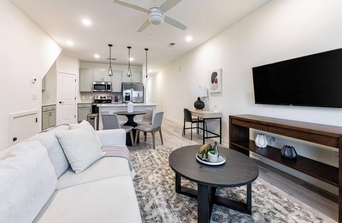 Wilmington Apartment | Landing | Chic 3BD, Yoga Studio, Pool