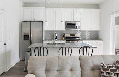 Port Wentworth Apartment | Landing | Incredible 1BD, Pool, Gym