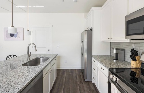 Port Wentworth Apartment | Landing | Incredible 1BD, Pool, Gym