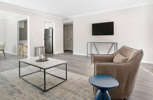 Homewood Apartment | Landing | Incredible 1BD, Pool, Gym
