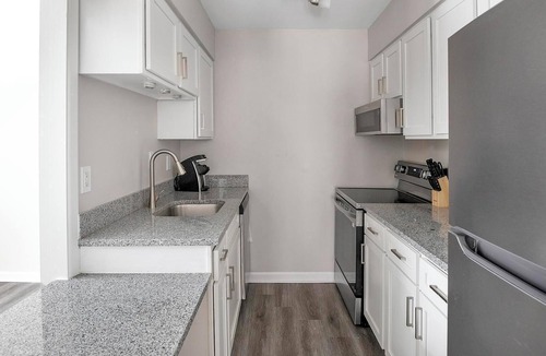 Homewood Apartment | Landing | Incredible 1BD, Pool, Gym