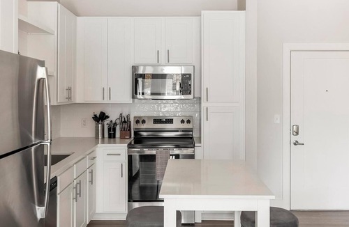 Belle Mina Apartment | Landing | Modern 1BD, Gym, Pool