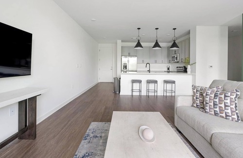 Brentwood Apartment | Landing | Modern 1BD, Gym, Clubhouse