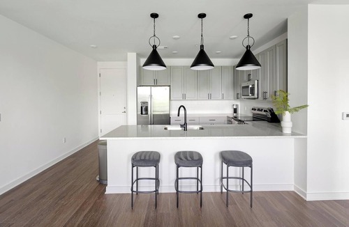 Brentwood Apartment | Landing | Modern 1BD, Gym, Clubhouse