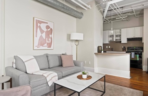 Downtown Nashville Apartment | Landing | Modern 1BD, Gym