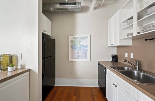 Downtown Nashville Apartment | Landing | Modern 1BD, Gym