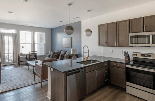 Madison Apartment | Landing | Modern 1BD, Pool, Gym