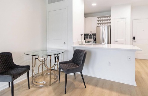 Eden Apartment | Landing | Modern 1BD, Yoga Studio, Pool