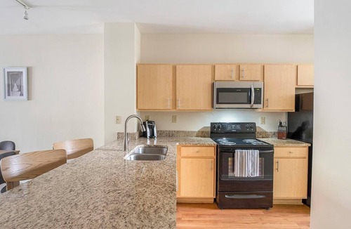 New Pathways Apartment | Landing | Modern 2BD, Pool, Gym