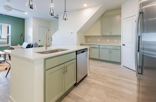 Wilmington Apartment | Landing | Modern 3BD, Pool, Gym