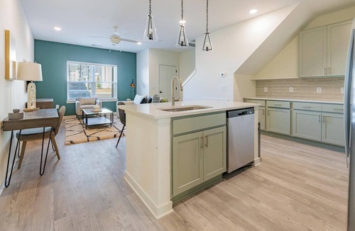 Wilmington Apartment | Landing | Modern 3BD, Pool, Gym