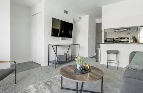 Winston - Salem Apartment | Landing | Modern Studio, Pool, Gym