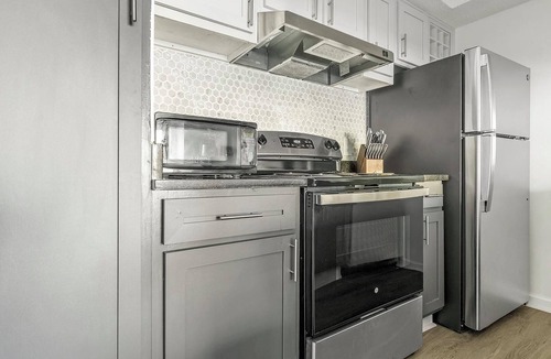 Winston - Salem Apartment | Landing | Modern Studio, Pool, Gym