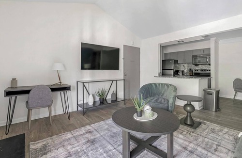 Green Hills Apartment | Landing | Spectacular 1BD, Gym, Courtyard