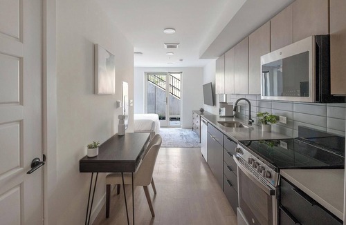 Eighth Avenue Apartment | Landing | Spectacular Studio, Gym
