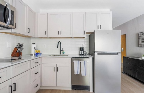 Northeast Raleigh Apartment | Landing | Spectacular Studio, Pool, Gym
