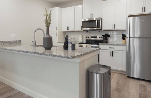 Beaufort Apartment | Landing | Spectacular 1BD, Gym