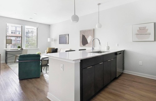 Downtown Apartment | Landing | Stunning 1BD, Courtyard, Yoga Studio