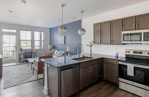 Madison Apartment | Landing | Stunning 1BD, Gym, Pool