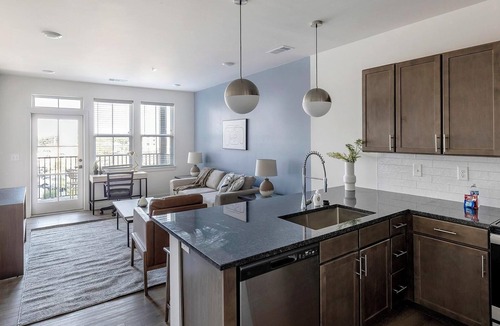 Madison Apartment | Landing | Stunning 1BD, Gym, Pool
