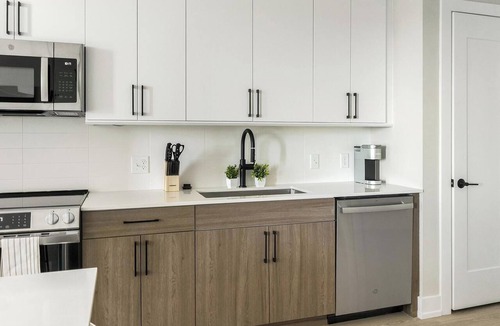 Southwest Raleigh Apartment | Landing | Stunning 1BD in Caraleigh