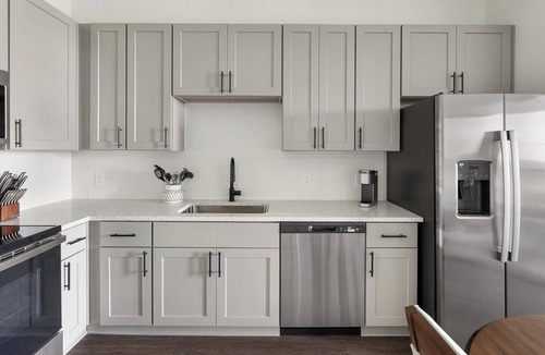 Brentwood Apartment | Landing | Stunning 1BD, Clubhouse, Gym