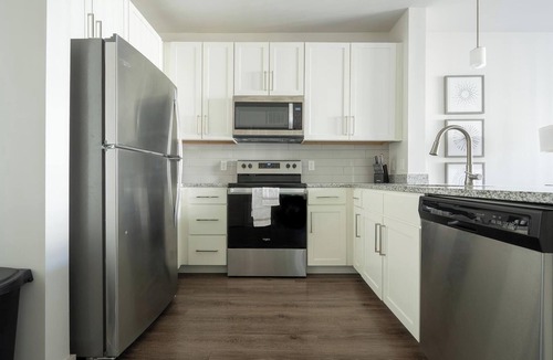 Charlotte Apartment | Landing | Stunning 1BD, Gym, Clubhouse