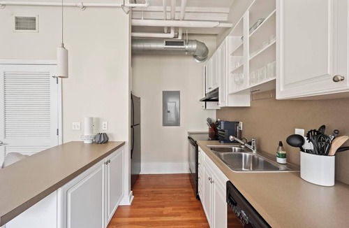 Downtown Nashville Apartment | Landing | Stunning 1BD, Gym