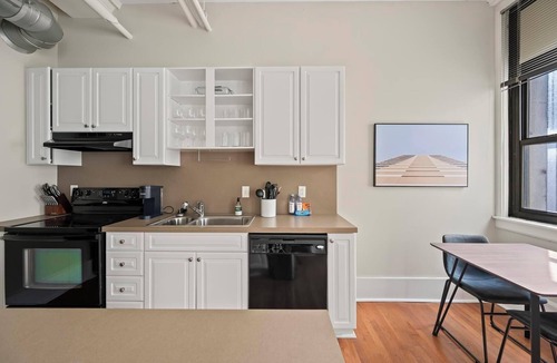 Downtown Nashville Apartment | Landing | Stunning 1BD, Gym