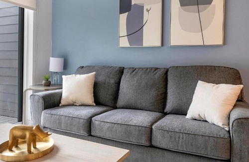 Huntsville Apartment | Landing Stunning 1BD Yoga Studio Gym