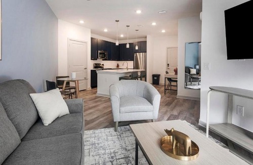 Huntsville Apartment | Landing Stunning 1BD Yoga Studio Gym