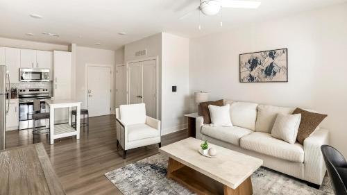 Belle Mina Apartment | Landing Stunning 1BD Yoga Studio Clubhouse
