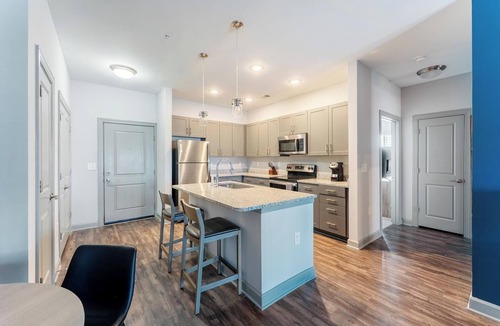 Socastee Apartment | Landing | Stunning 2BD, Gym, Pool
