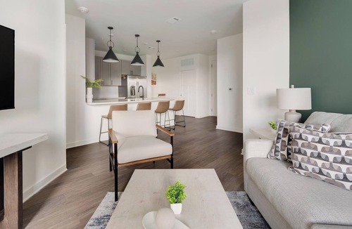 Brentwood Apartment | Landing | Stunning 2BD, Gym, Clubhouse