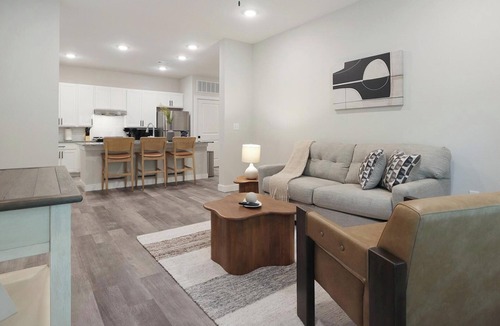 Beaufort Apartment | Landing | Stunning 2BD, Gym