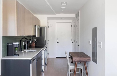 Eighth Avenue Apartment | Landing | Stunning Studio, Gym
