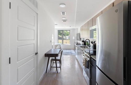 Eighth Avenue Apartment | Landing | Stunning Studio, Gym