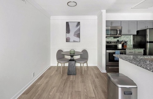 Green Hills Apartment | Landing | Stylish 1BD, Pool, Gym
