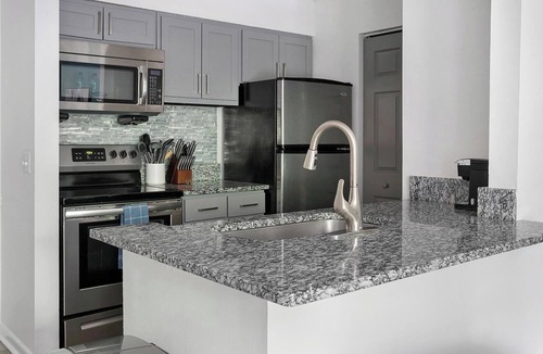 Green Hills Apartment | Landing | Stylish 1BD, Pool, Gym