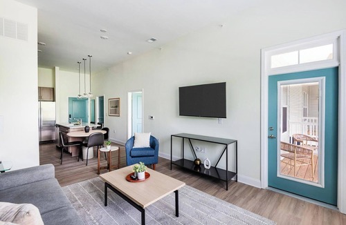 Wilmington Apartment | Landing | Stylish 1BD, Pool, Gym