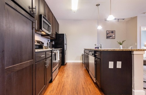 Norfolk Apartment | Landing | Stylish 2BD, Clubhouse, Gym