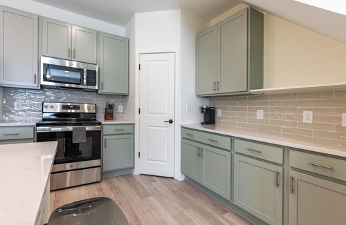 Wilmington Apartment | Landing | Stylish 2BD, Gym, Yoga Studio