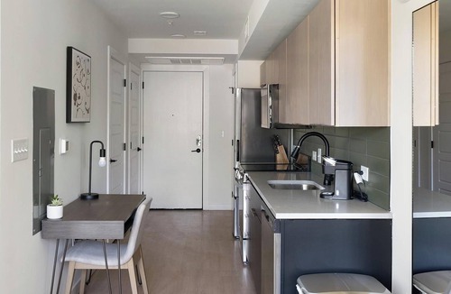 Eighth Avenue Apartment | Landing | Stylish Studio, Gym
