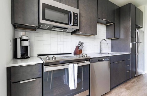 Downtown Apartment | Landing | Stylish Studio, Pool, Yoga Studio