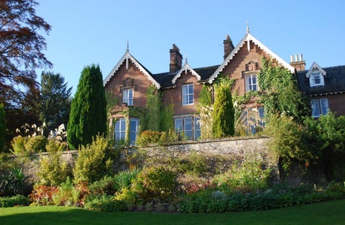 Alyth Hotel | Lands of Loyal hotel