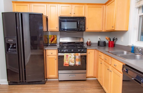 Huntersville House | Large 3 BR 2.5BA Lake Norman House in Birkdale Village,Close to Charlotte!