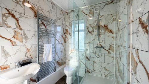Portswood House | Large 5 bedroom home Sleeps 10