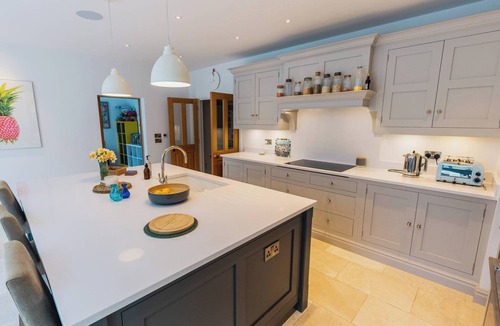 Chichester House | Large 6BR House near Goodwood, Garden & Parking